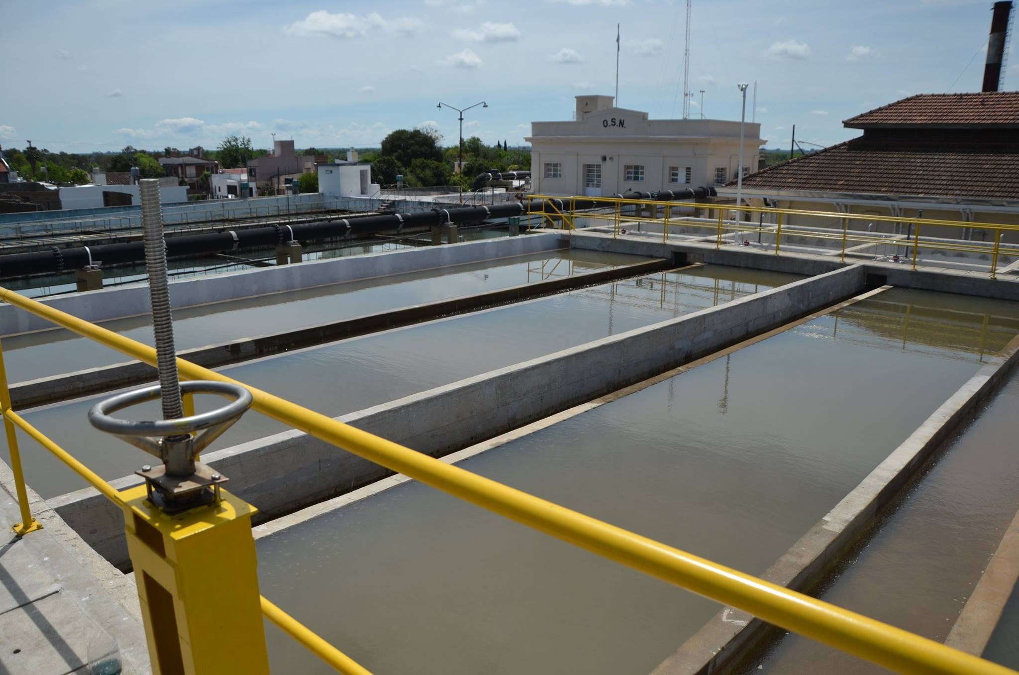 imagen de fondo planta de agua concepcion del uruguay